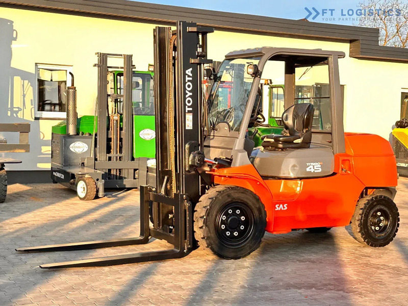 Toyota 42-4FD40 / DIESEL / 4500KG / DUPLEX / FORKS 1400MM / WELL-MAINTAINED 42-4FD40 / DIESEL / 4500KG / DUPLEX / FORKS 1400MM / WELL-M - Дизелов мотокар: снимка 3 Toyota 42-4FD40 / DIESEL / 4500KG / DUPLEX / FORKS 1400MM / WELL-MAINTAINED 42-4FD40 / DIESEL / 4500KG / DUPLEX / FORKS 1400MM / WELL-M - Дизелов мотокар: снимка 3