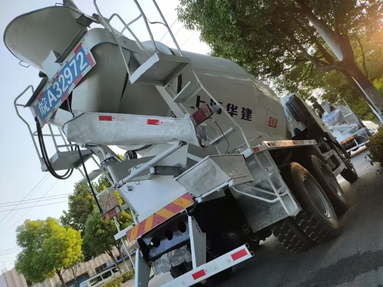 HINO 700 - Камион цистерна: снимка 4 HINO 700 - Камион цистерна: снимка 4