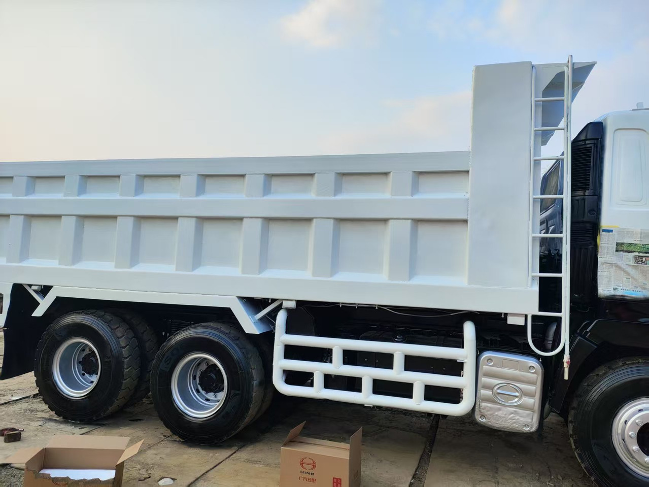 HINO HINO 700 - Самосвал камион: снимка 4 HINO HINO 700 - Самосвал камион: снимка 4