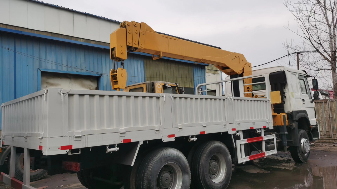 HOWO 371 - Камион с кран: снимка 2 HOWO 371 - Камион с кран: снимка 2