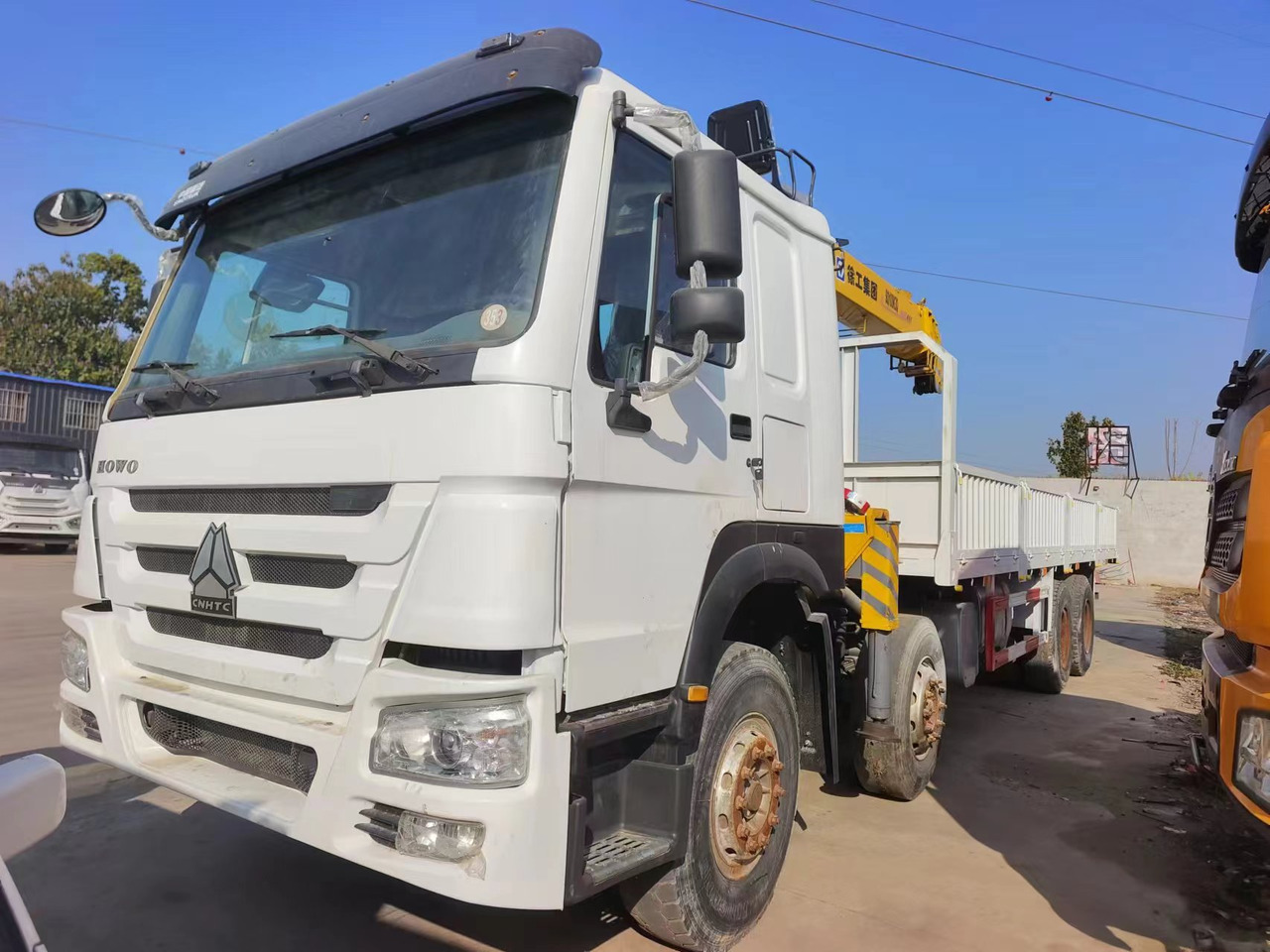 HOWO HOWO 371 chassis,10 TONS crane truck - Камион с кран: снимка 1 HOWO HOWO 371 chassis,10 TONS crane truck - Камион с кран: снимка 1