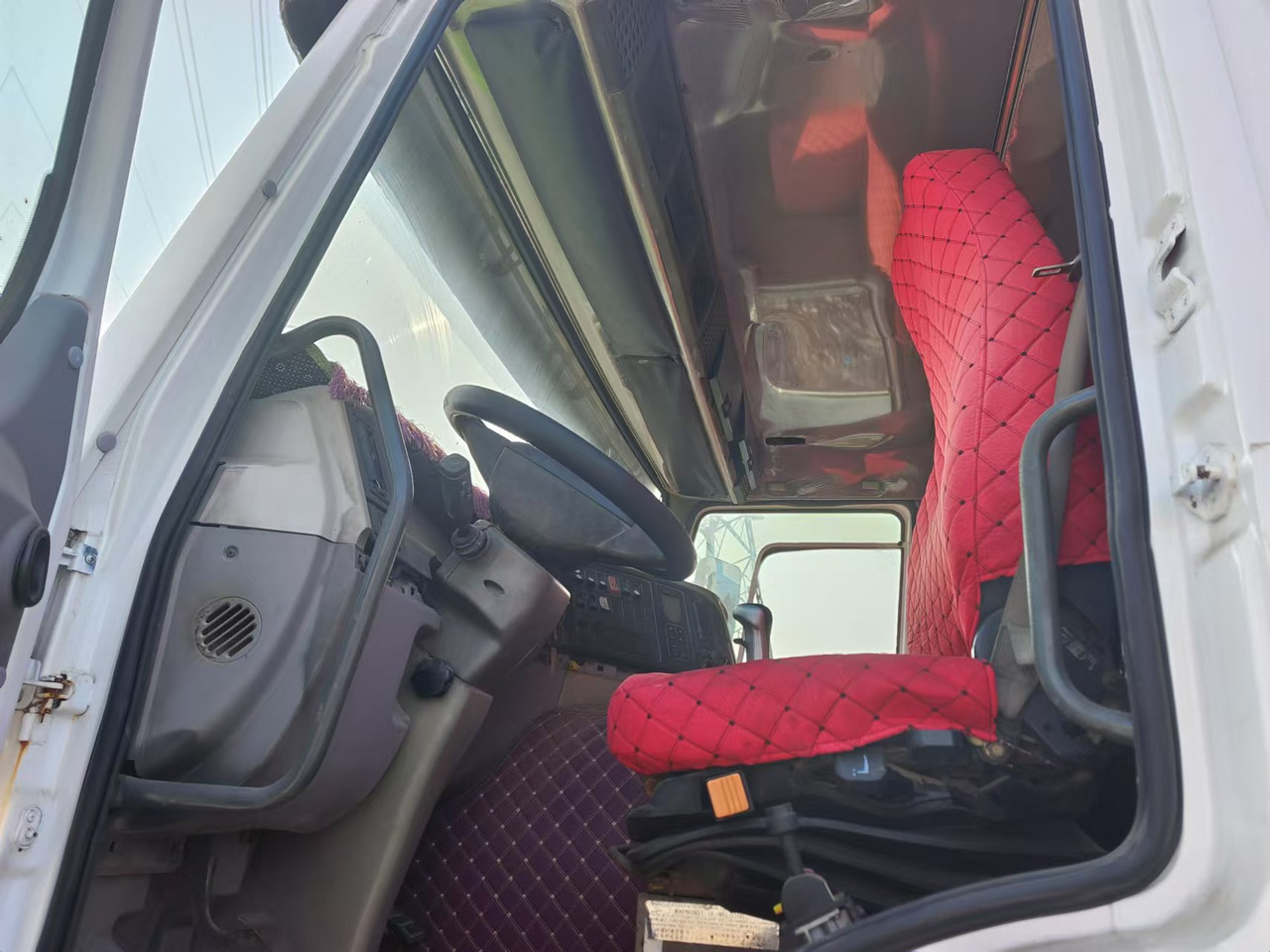 HOWO,XCMG HOWO 375,XCMG  MSQS300-4  12 tons - Камион цистерна: снимка 4 HOWO,XCMG HOWO 375,XCMG  MSQS300-4  12 tons - Камион цистерна: снимка 4