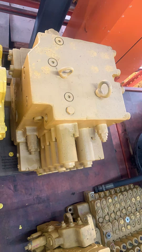 HYUNDAI R210-7 - Хидравличен клапан за Багер: снимка 3 HYUNDAI R210-7 - Хидравличен клапан за Багер: снимка 3