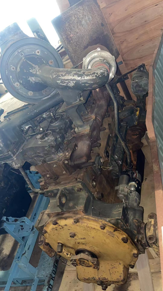 KOMATSU 6D125E-2 - Двигател за Булдозер: снимка 1 KOMATSU 6D125E-2 - Двигател за Булдозер: снимка 1