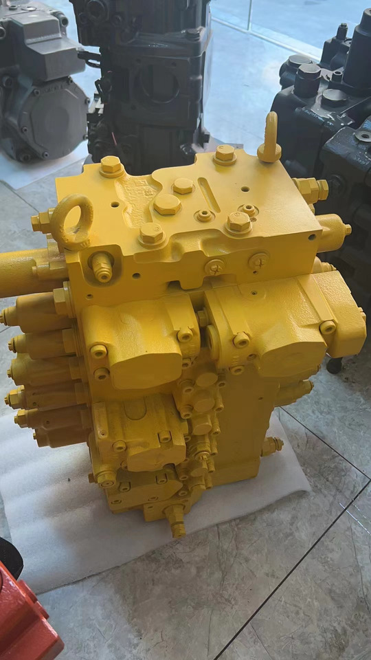 KOMATSU 723-48-26701 - Хидравличен клапан за Багер: снимка 4 KOMATSU 723-48-26701 - Хидравличен клапан за Багер: снимка 4