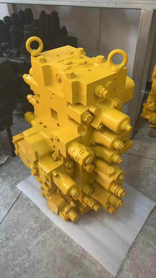 KOMATSU 723-48-26701 - Хидравличен клапан за Багер: снимка 3 KOMATSU 723-48-26701 - Хидравличен клапан за Багер: снимка 3