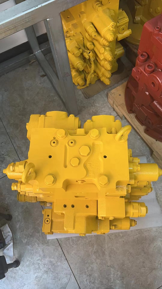 KOMATSU 723-48-26701 - Хидравличен клапан за Багер: снимка 1 KOMATSU 723-48-26701 - Хидравличен клапан за Багер: снимка 1