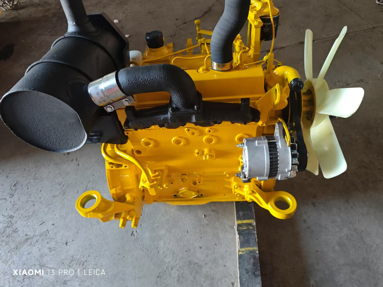 KOMATSU SAA4D95LE - Двигател и части за Прикачен инвентар: снимка 2 KOMATSU SAA4D95LE - Двигател и части за Прикачен инвентар: снимка 2