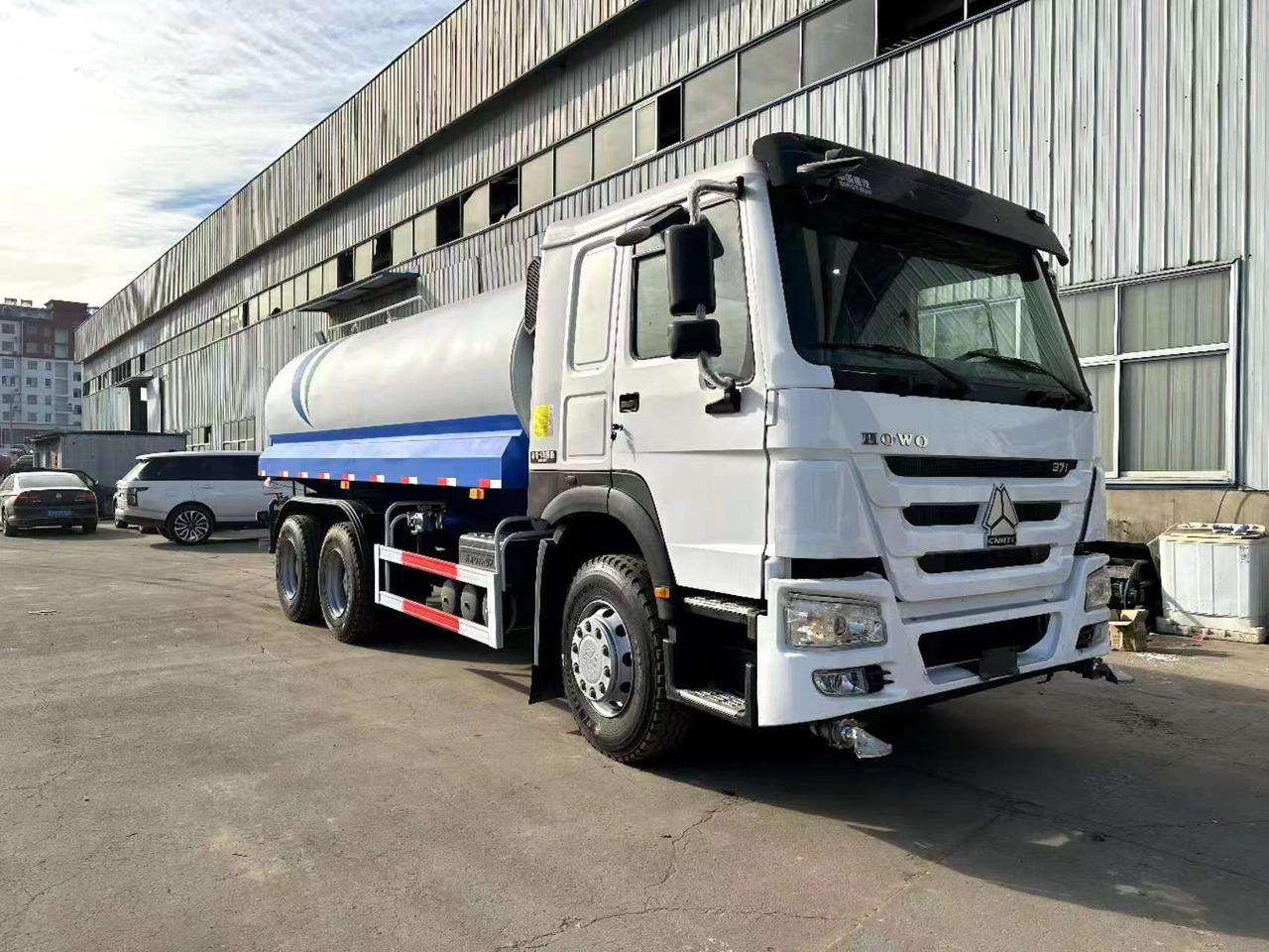 SINOTRUK HOWO 371 20 cubic meter  sprinkler - Контейнеровоз/ Сменна каросерия камион: снимка 1 SINOTRUK HOWO 371 20 cubic meter  sprinkler - Контейнеровоз/ Сменна каросерия камион: снимка 1
