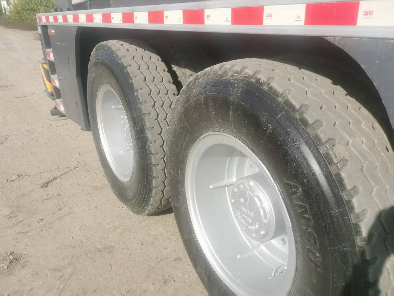 XCMG 70TONS - Камион с кран: снимка 3 XCMG 70TONS - Камион с кран: снимка 3