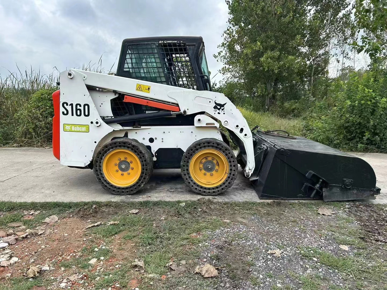 BOBCAT Second-hand Excellent Skidsteer Bobcat S160 - Мини челен товарач: снимка 2 BOBCAT Second-hand Excellent Skidsteer Bobcat S160 - Мини челен товарач: снимка 2