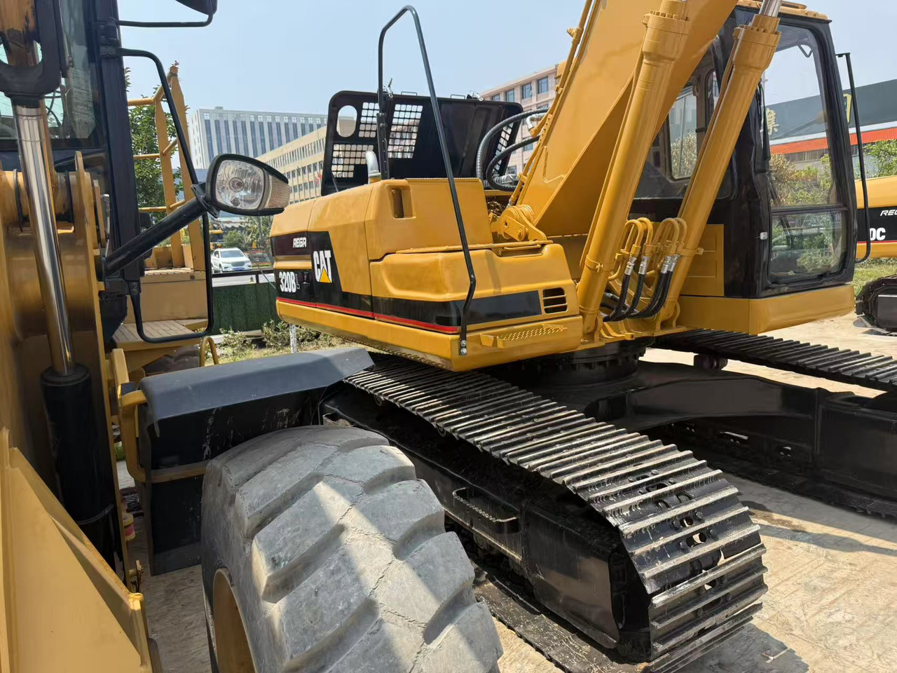 CATERPILLAR 320B - Верижен багер: снимка 4 CATERPILLAR 320B - Верижен багер: снимка 4