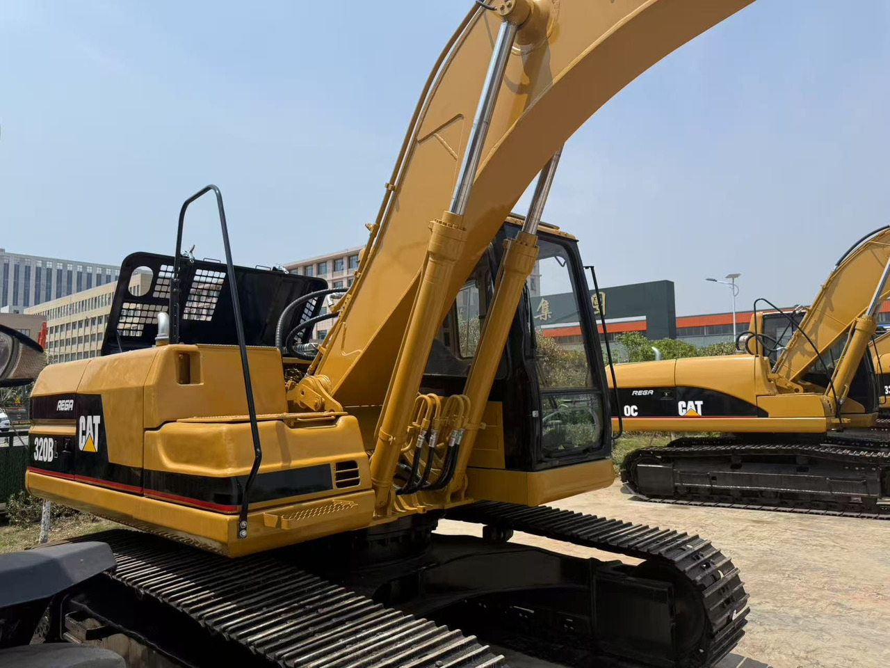 CATERPILLAR 320B - Верижен багер: снимка 2 CATERPILLAR 320B - Верижен багер: снимка 2