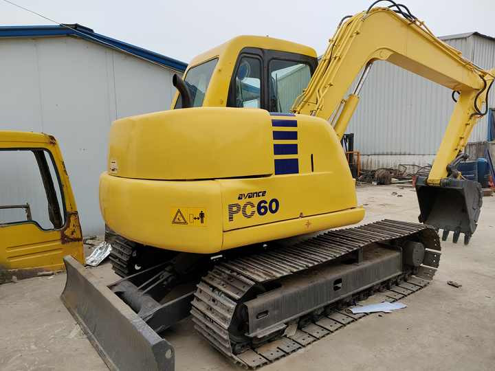 Cheap Used Komatsu PC60-7 Crawler Excavator with High Efficiency Used Heavy Machinery Komatsu P60-7 Digger Cheap for Sale - Верижен багер: снимка 3 Cheap Used Komatsu PC60-7 Crawler Excavator with High Efficiency Used Heavy Machinery Komatsu P60-7 Digger Cheap for Sale - Верижен багер: снимка 3