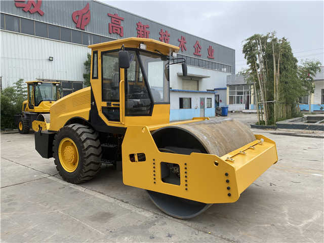 China Made Small Size Road Roller , Brand New Roller , New Compactor Machines - Пътен валяк: снимка 3 China Made Small Size Road Roller , Brand New Roller , New Compactor Machines - Пътен валяк: снимка 3