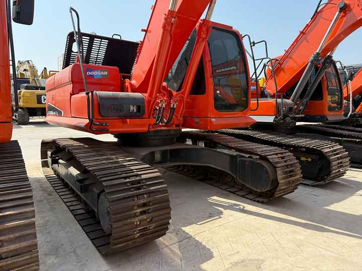 Heavy-Duty Doosan DX225LC-9C Excavator for Mining & Construction - Well-Maintained, Warranty Included - Верижен багер: снимка 3 Heavy-Duty Doosan DX225LC-9C Excavator for Mining & Construction - Well-Maintained, Warranty Included - Верижен багер: снимка 3