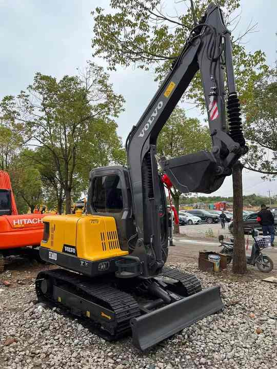 High Quality Used Volvo EC60D Excavator for Sale 6 Ton Compact Machine, Excellent Condition, Ready for Work! - Верижен багер: снимка 4 High Quality Used Volvo EC60D Excavator for Sale 6 Ton Compact Machine, Excellent Condition, Ready for Work! - Верижен багер: снимка 4