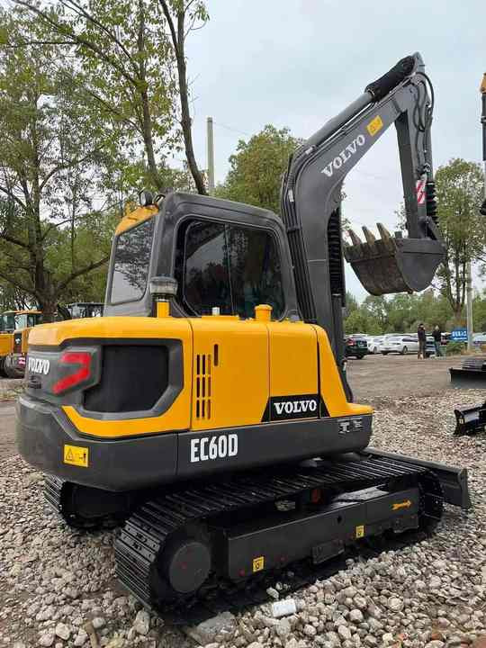 High Quality Used Volvo EC60D Excavator for Sale 6 Ton Compact Machine, Excellent Condition, Ready for Work! - Верижен багер: снимка 2 High Quality Used Volvo EC60D Excavator for Sale 6 Ton Compact Machine, Excellent Condition, Ready for Work! - Верижен багер: снимка 2