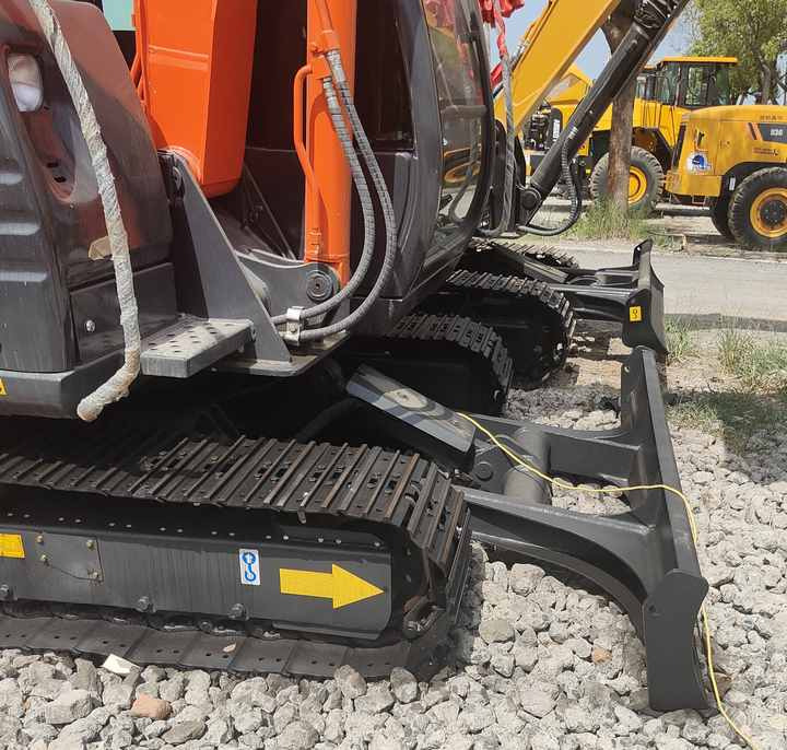 Original Japan Hitachi ZX60 Excavator Hitachi Excavator in Low Price for Hot Sale - Верижен багер: снимка 5 Original Japan Hitachi ZX60 Excavator Hitachi Excavator in Low Price for Hot Sale - Верижен багер: снимка 5