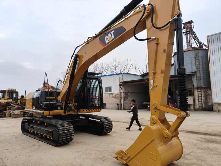 Second Hand Excavator 330D Used Low Price Caterpillar CAT 312D 315D 320D 325D in Good Condition - Верижен багер: снимка 2 Second Hand Excavator 330D Used Low Price Caterpillar CAT 312D 315D 320D 325D in Good Condition - Верижен багер: снимка 2