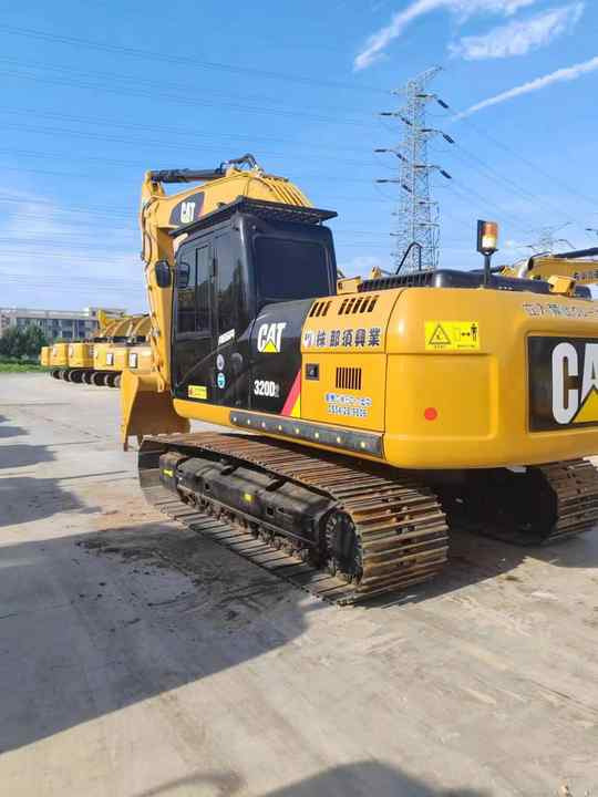 Second Hand Machine Original Used Caterpillar Excavator CAT 330D2 USED 329D2 320D2 325D 315D Excavator - Верижен багер: снимка 4 Second Hand Machine Original Used Caterpillar Excavator CAT 330D2 USED 329D2 320D2 325D 315D Excavator - Верижен багер: снимка 4