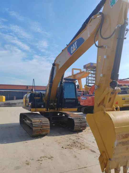 Second Hand Machine Original Used Caterpillar Excavator CAT 330D2 USED 329D2 320D2 325D 315D Excavator - Верижен багер: снимка 2 Second Hand Machine Original Used Caterpillar Excavator CAT 330D2 USED 329D2 320D2 325D 315D Excavator - Верижен багер: снимка 2