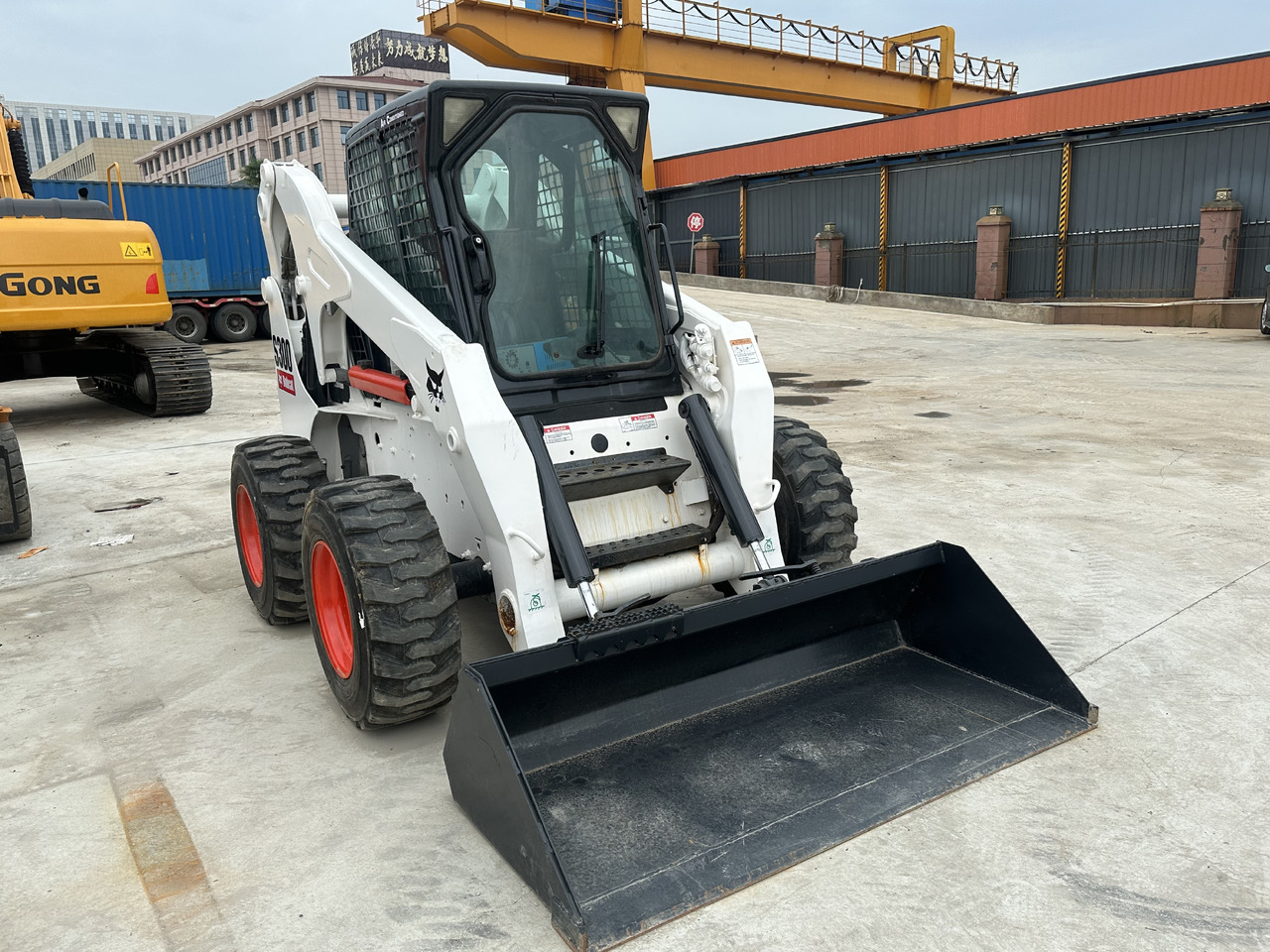 Second hand Hot sale skid-steers Bobcat S300 - Строителна техника: снимка 3 Second hand Hot sale skid-steers Bobcat S300 - Строителна техника: снимка 3