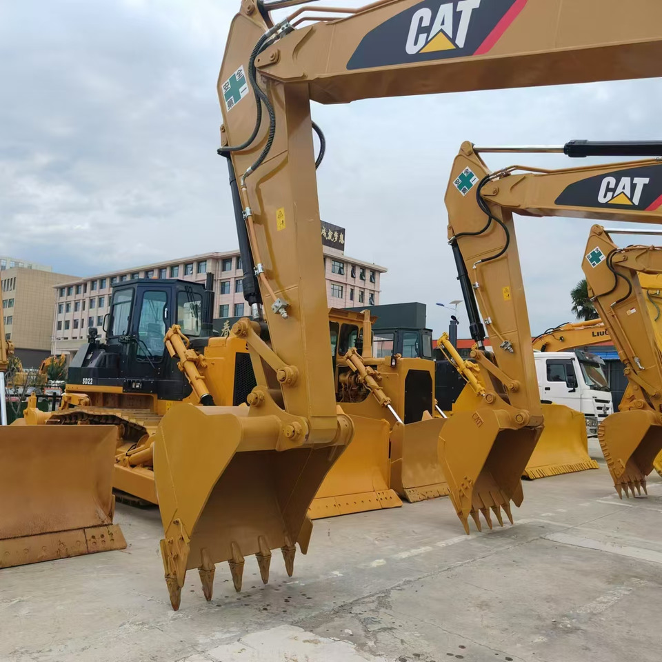 Used high quality excavator CAT 323D2L Made in Japan - Строителна техника: снимка 4 Used high quality excavator CAT 323D2L Made in Japan - Строителна техника: снимка 4