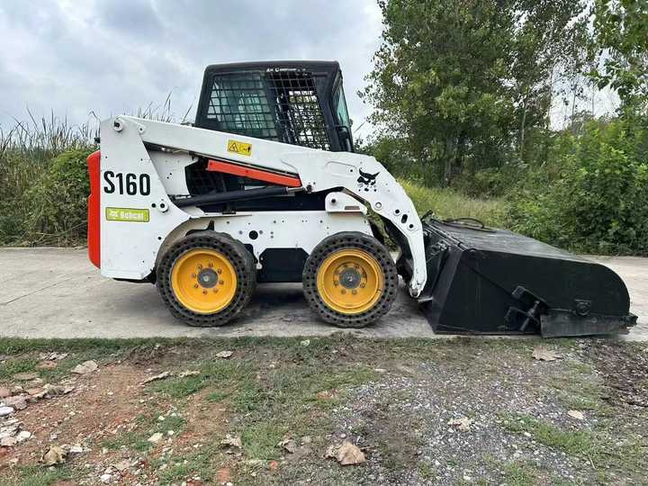 USED BOBCAT S160 Skid-steer Loader with Very Good Performance Is for Sale at a Low Price. - Мини челен товарач: снимка 3 USED BOBCAT S160 Skid-steer Loader with Very Good Performance Is for Sale at a Low Price. - Мини челен товарач: снимка 3