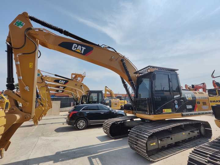 USED CAT 320 Excavator with Wide Track Shoe for Sale - Верижен багер: снимка 2 USED CAT 320 Excavator with Wide Track Shoe for Sale - Верижен багер: снимка 2