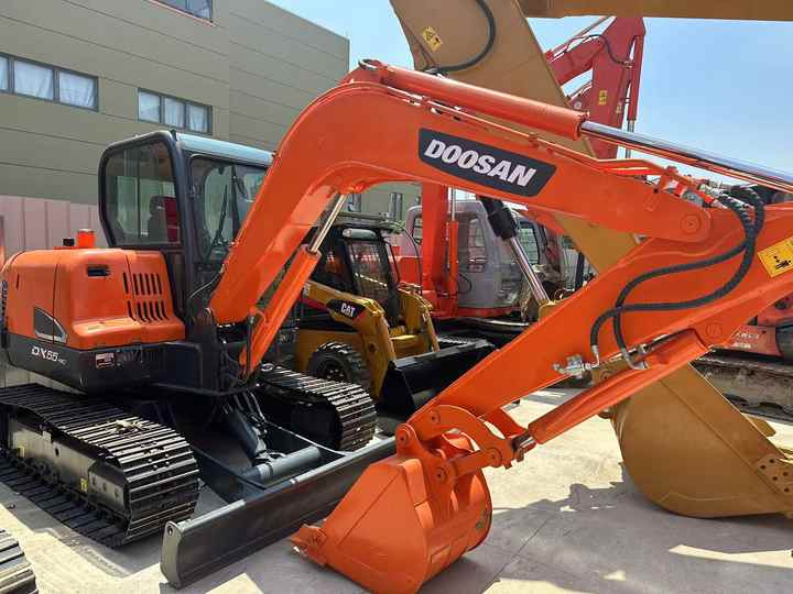 USED Doosan Dx55 Mini Excavator with Good Condition for Sale - Багер: снимка 5 USED Doosan Dx55 Mini Excavator with Good Condition for Sale - Багер: снимка 5