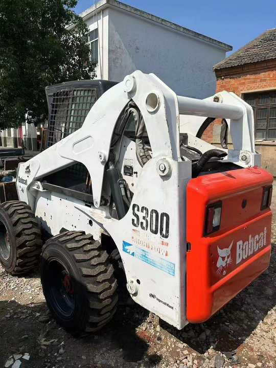 Used Bob Cat Bob Cat S300 Used Skid Steer Wheel Loader Multifunctional Track Loaders Bobcat - Колесен товарач: снимка 4 Used Bob Cat Bob Cat S300 Used Skid Steer Wheel Loader Multifunctional Track Loaders Bobcat - Колесен товарач: снимка 4