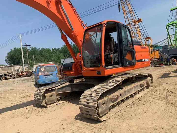 Used Digger DOOSAN DX300 Construction Machinery Construction Digger Used DOOSAN DX300 Cheap Excavator - Верижен багер: снимка 3 Used Digger DOOSAN DX300 Construction Machinery Construction Digger Used DOOSAN DX300 Cheap Excavator - Верижен багер: снимка 3