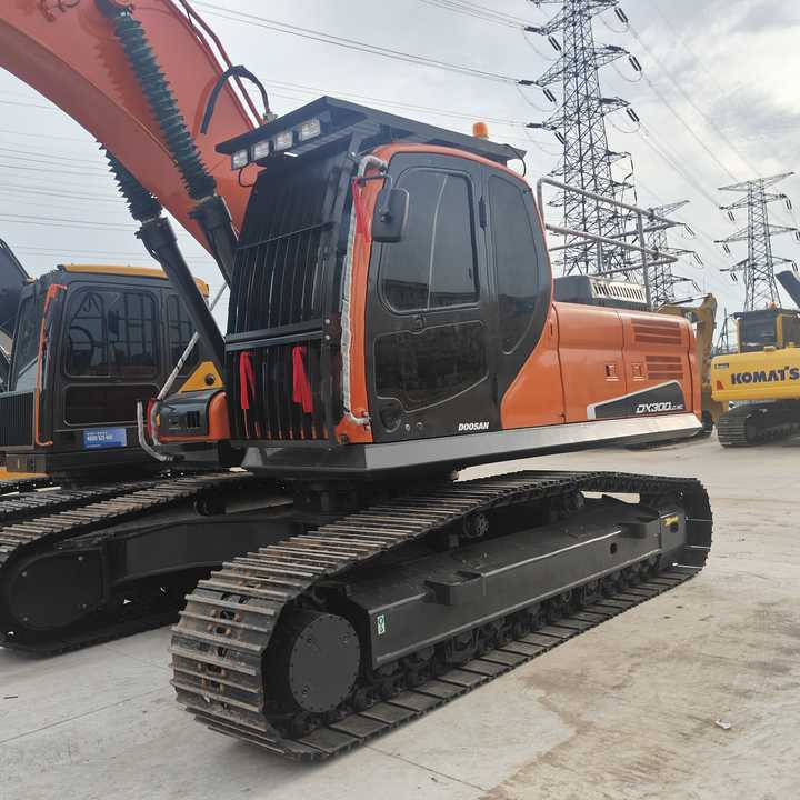 Used Digger DOOSAN DX300 Construction Machinery Construction Digger Used DOOSAN DX300 Cheap Excavator - Верижен багер: снимка 4 Used Digger DOOSAN DX300 Construction Machinery Construction Digger Used DOOSAN DX300 Cheap Excavator - Верижен багер: снимка 4