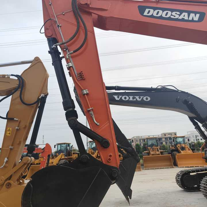 Used Digger DOOSAN DX300 Construction Machinery Construction Digger Used DOOSAN DX300 Cheap Excavator - Верижен багер: снимка 5 Used Digger DOOSAN DX300 Construction Machinery Construction Digger Used DOOSAN DX300 Cheap Excavator - Верижен багер: снимка 5