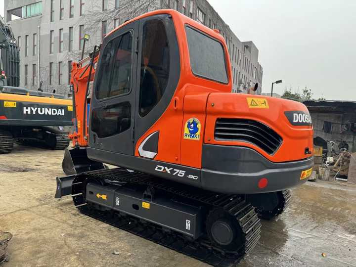 Used Digger DOOSAN DX75 Construction Machinery Construction Digger Used DOOSAN DX75 Cheap Excavator - Верижен багер: снимка 5 Used Digger DOOSAN DX75 Construction Machinery Construction Digger Used DOOSAN DX75 Cheap Excavator - Верижен багер: снимка 5