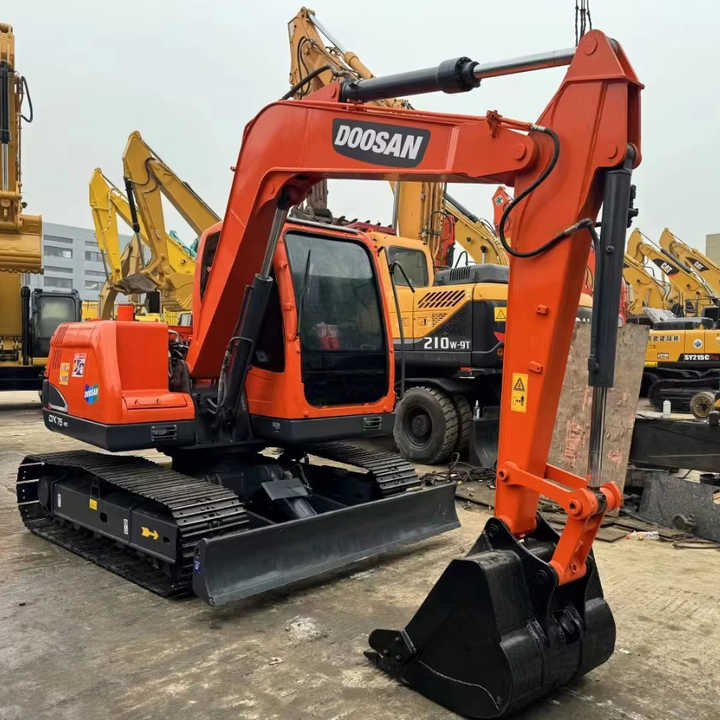Used Digger DOOSAN DX75 Construction Machinery Construction Digger Used DOOSAN DX75 Cheap Excavator - Верижен багер: снимка 1 Used Digger DOOSAN DX75 Construction Machinery Construction Digger Used DOOSAN DX75 Cheap Excavator - Верижен багер: снимка 1