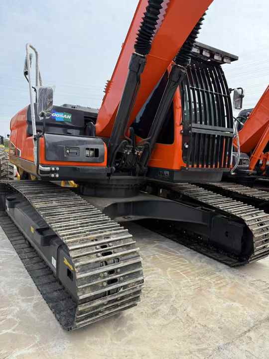 Used Digger Doosan DX225LC-9T Construction Machinery Construction Digger Used Doosan DX225LC-9T Cheap Excavator - Верижен багер: снимка 3 Used Digger Doosan DX225LC-9T Construction Machinery Construction Digger Used Doosan DX225LC-9T Cheap Excavator - Верижен багер: снимка 3