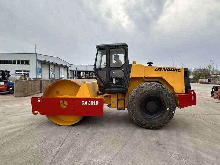 Used Dynapac CA301 Vibratory Roller with Less Working Time and Superior Performance Used Dynapac 251d/301D Roller for Sale - Пътен валяк: снимка 2 Used Dynapac CA301 Vibratory Roller with Less Working Time and Superior Performance Used Dynapac 251d/301D Roller for Sale - Пътен валяк: снимка 2