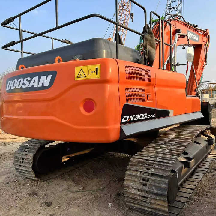 Used Excavator Doosan DX300 Excavators Mini Equipment Earth Moving Machinery Doosan Digger Excavator for Sale - Верижен багер: снимка 5 Used Excavator Doosan DX300 Excavators Mini Equipment Earth Moving Machinery Doosan Digger Excavator for Sale - Верижен багер: снимка 5