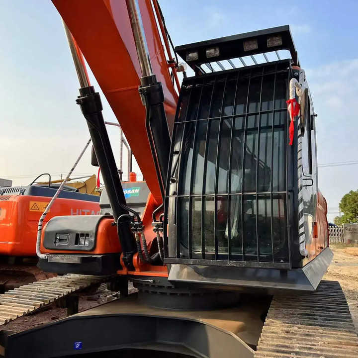Used Excavator Doosan DX300 Excavators Mini Equipment Earth Moving Machinery Doosan Digger Excavator for Sale - Верижен багер: снимка 2 Used Excavator Doosan DX300 Excavators Mini Equipment Earth Moving Machinery Doosan Digger Excavator for Sale - Верижен багер: снимка 2