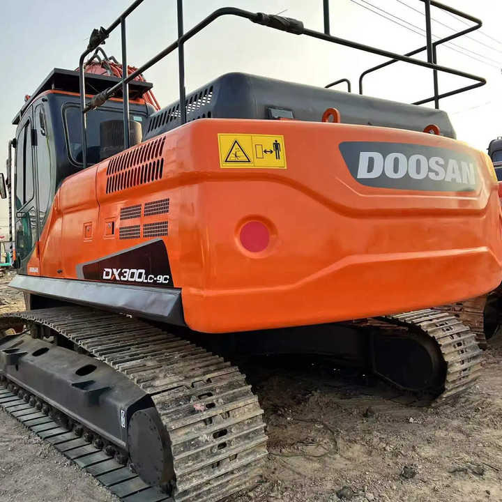 Used Excavator Doosan DX300 Excavators Mini Equipment Moving Machinery Doosan Digger Excavator for Sale - Верижен багер: снимка 4 Used Excavator Doosan DX300 Excavators Mini Equipment Moving Machinery Doosan Digger Excavator for Sale - Верижен багер: снимка 4