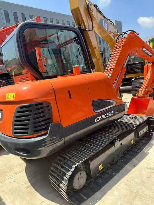 Used Excavator Doosan DX55 Excavators Mini Equipment Earth Moving Machinery Doosan Digger Excavator for Sale - Верижен багер: снимка 3 Used Excavator Doosan DX55 Excavators Mini Equipment Earth Moving Machinery Doosan Digger Excavator for Sale - Верижен багер: снимка 3