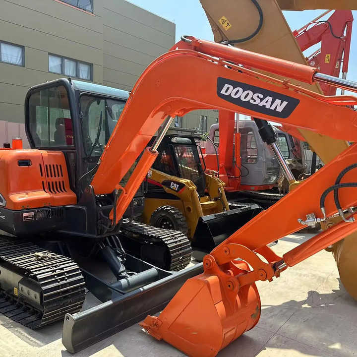 Used Excavator Doosan DX55 Excavators Mini Equipment Earth Moving Machinery Doosan Digger Excavator for Sale - Верижен багер: снимка 1 Used Excavator Doosan DX55 Excavators Mini Equipment Earth Moving Machinery Doosan Digger Excavator for Sale - Верижен багер: снимка 1