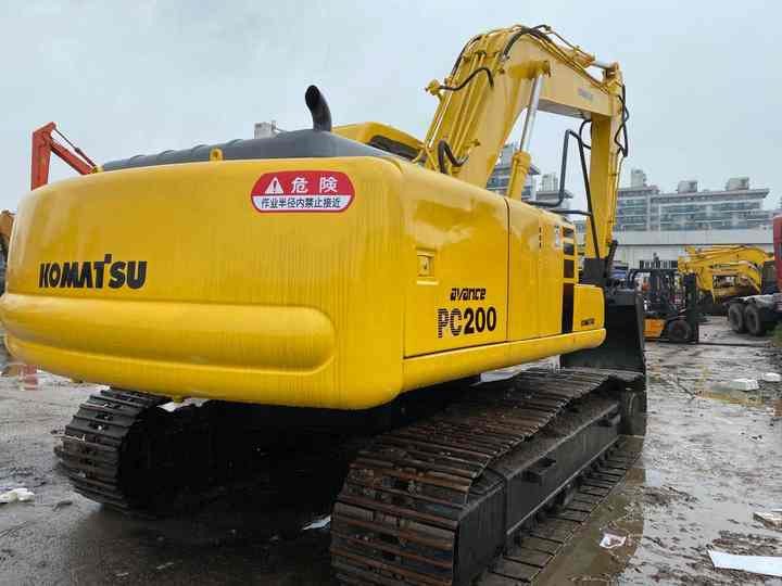 Used Good Quality Japan Original PC200-6 in Good Condition PC200-6 Komatsu - Верижен багер: снимка 3 Used Good Quality Japan Original PC200-6 in Good Condition PC200-6 Komatsu - Верижен багер: снимка 3