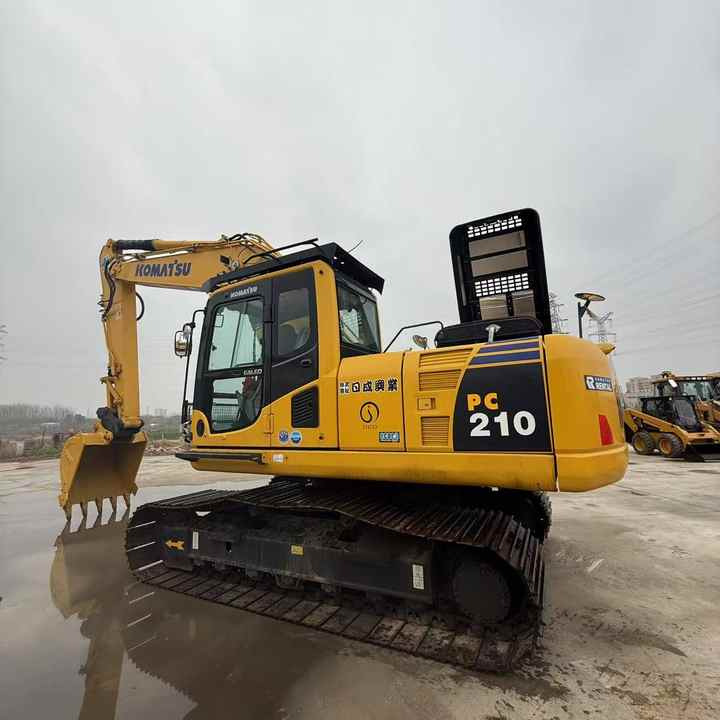 Used Good Quality Japan Original PC210-8 in Good Condition PC210-8 Komatsu - Верижен багер: снимка 2 Used Good Quality Japan Original PC210-8 in Good Condition PC210-8 Komatsu - Верижен багер: снимка 2