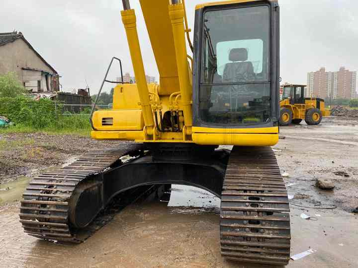 Used Good Quality Japan Original PC220-6 in Good Condition PC220-6 Komatsu - Верижен багер: снимка 3 Used Good Quality Japan Original PC220-6 in Good Condition PC220-6 Komatsu - Верижен багер: снимка 3