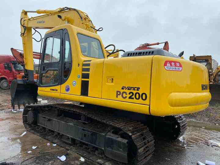 Used Good Quality Japan Original PC220-6 in Good Condition PC220-6 Komatsu - Верижен багер: снимка 2 Used Good Quality Japan Original PC220-6 in Good Condition PC220-6 Komatsu - Верижен багер: снимка 2