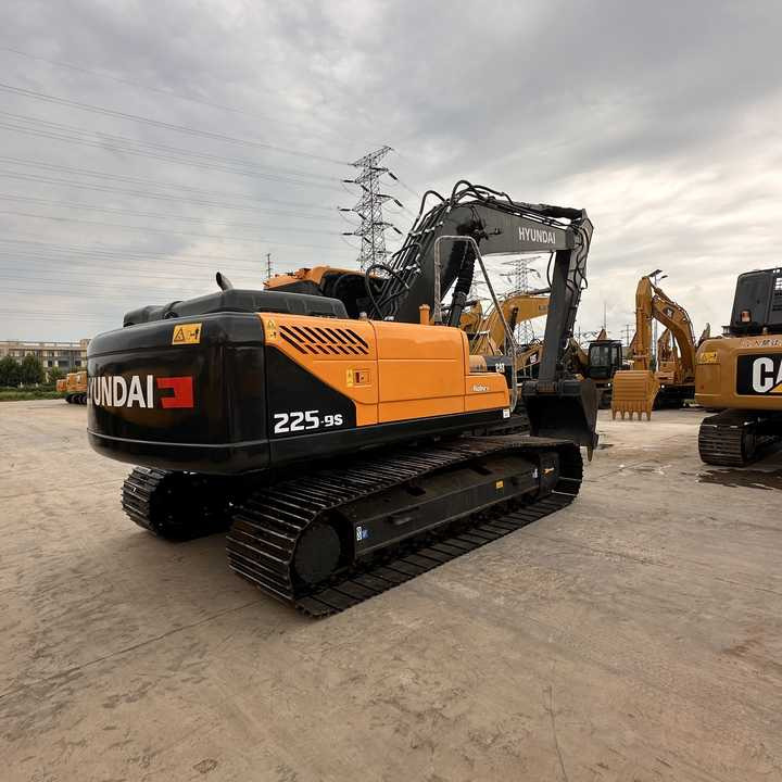 Used Hyundai 225LC-9S Excavator with Excellent Performance for Sale - Верижен багер: снимка 3 Used Hyundai 225LC-9S Excavator with Excellent Performance for Sale - Верижен багер: снимка 3