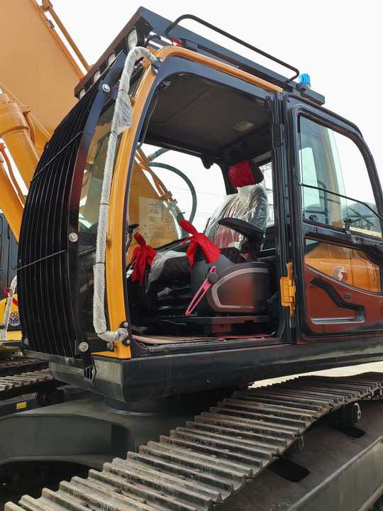 Used Hyundai 305LC-9T Excavator Originated From South Korea Superior Performance Running Working Condition Low Price for Sale - Багер: снимка 3 Used Hyundai 305LC-9T Excavator Originated From South Korea Superior Performance Running Working Condition Low Price for Sale - Багер: снимка 3